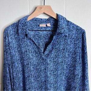 CHICOS Women’s Long Sleeve Blouse.  Size 3.  Blue V-neck with collar.